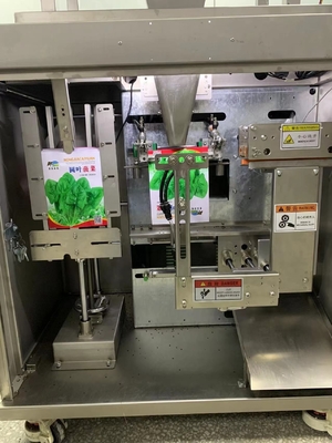 汎用 1g-100g ココノウの包装用種子包装機 48*120*175CM 電動駆動